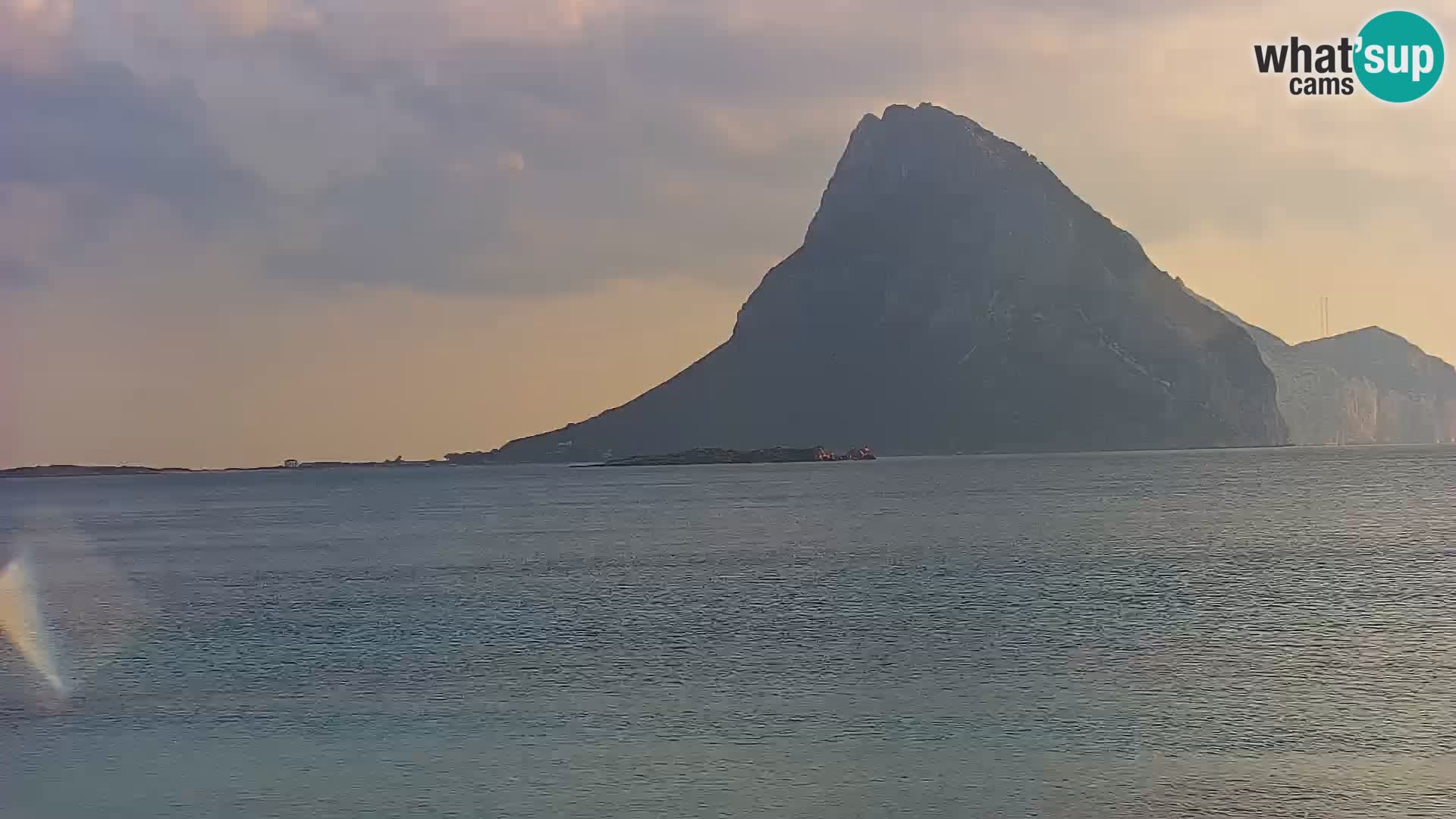 Spletna kamera Loiri porto San Paolo – Porto Taverna v živo Sardinija – Italija