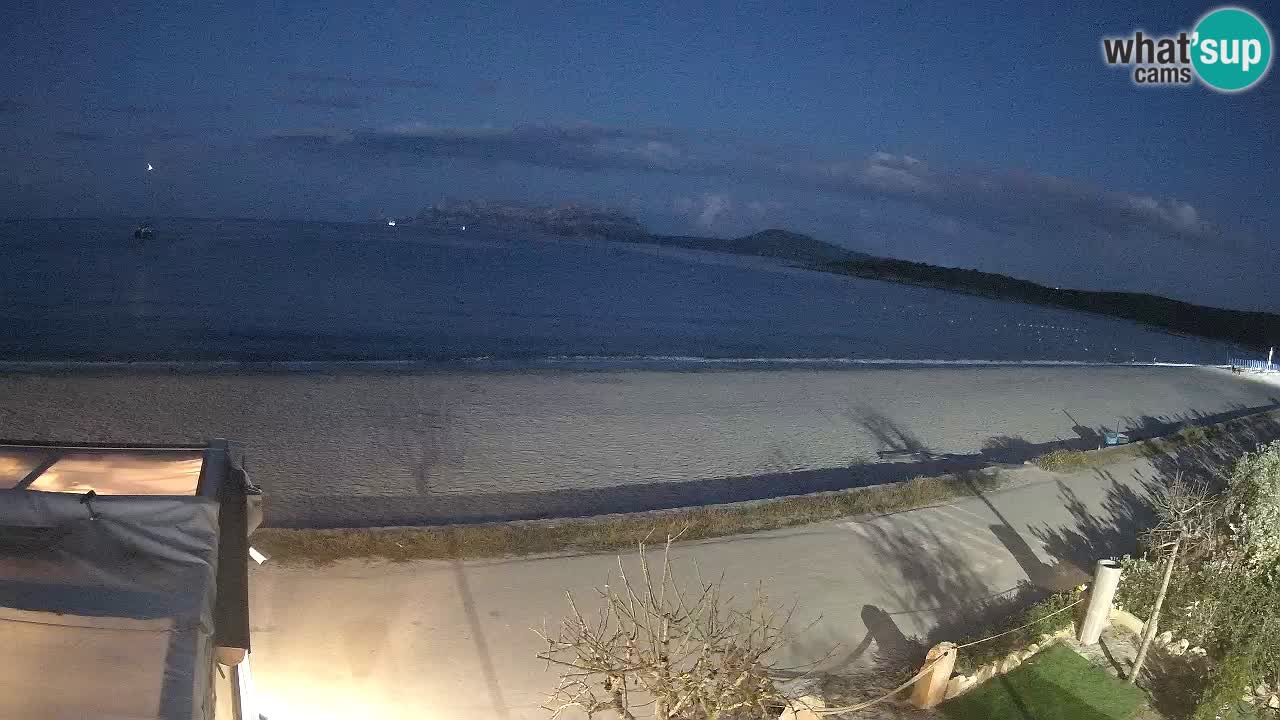 Plaža Pittulongu spletna kamera v živo Olbia – Sardinija – Italija