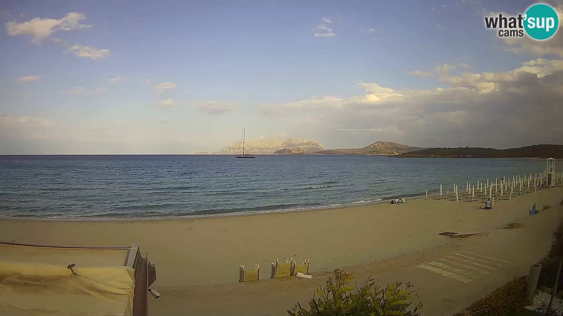 Plaža Pittulongu spletna kamera v živo Olbia – Sardinija – Italija