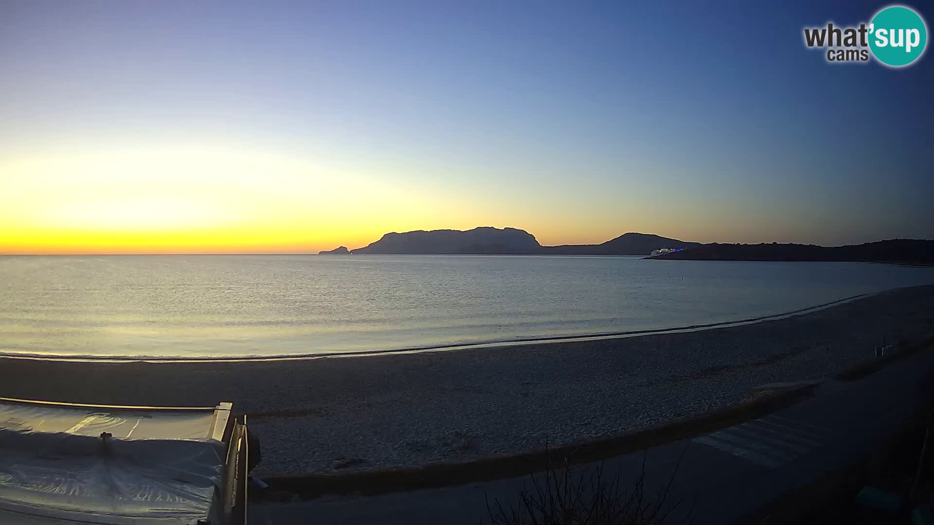 Plaža Pittulongu spletna kamera v živo Olbia – Sardinija – Italija