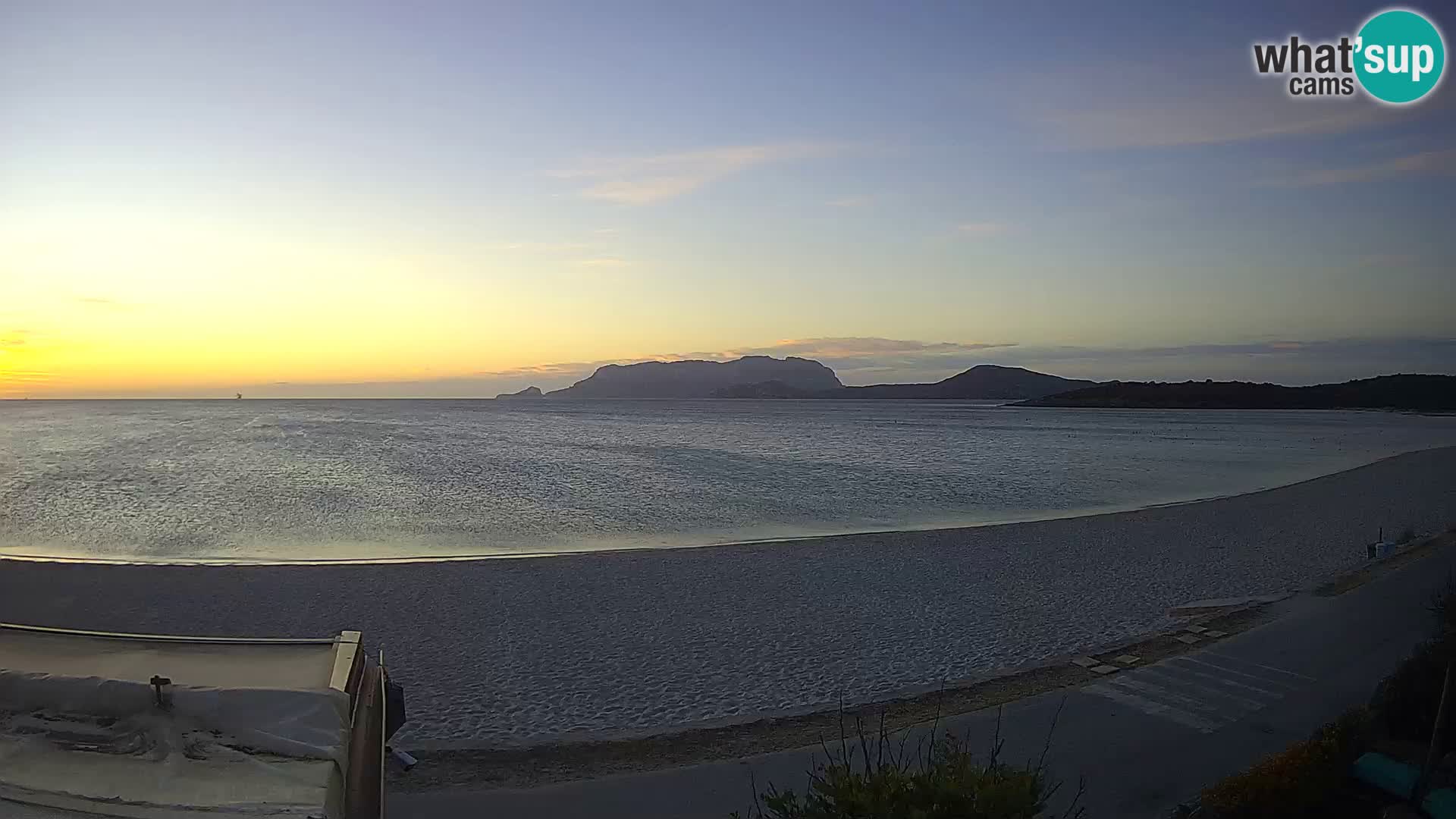 Plaža Pittulongu spletna kamera v živo Olbia – Sardinija – Italija