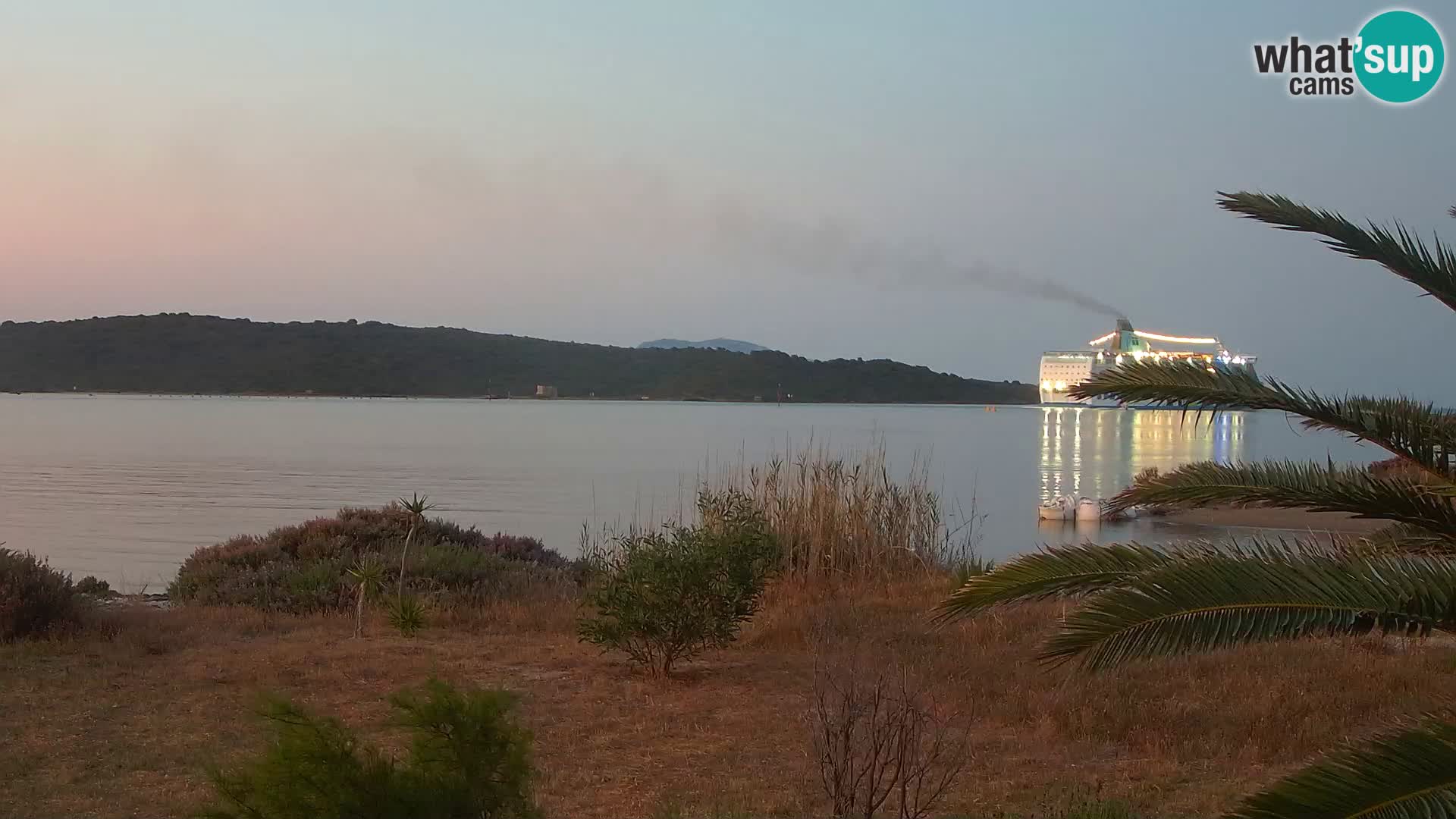 Spletna kamera pristanišče Olbia – vhod v pristanišče Olbia