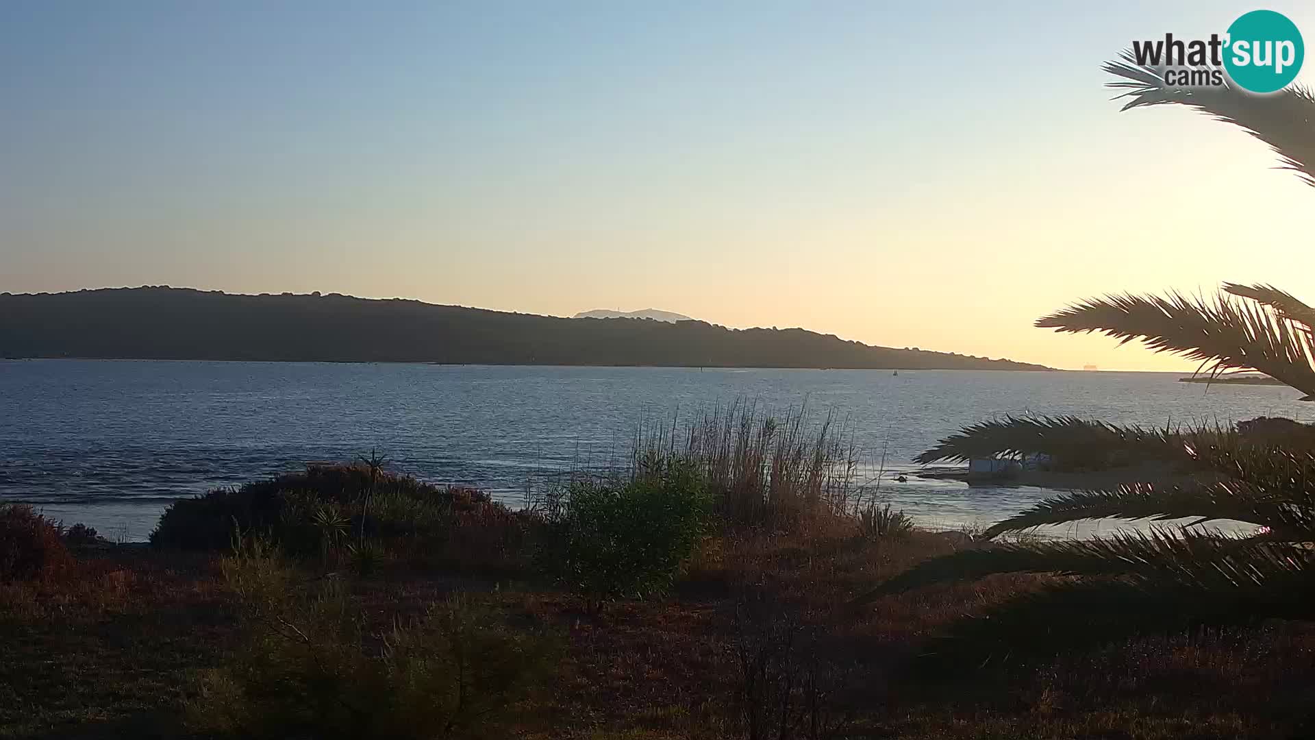 Spletna kamera pristanišče Olbia – vhod v pristanišče Olbia