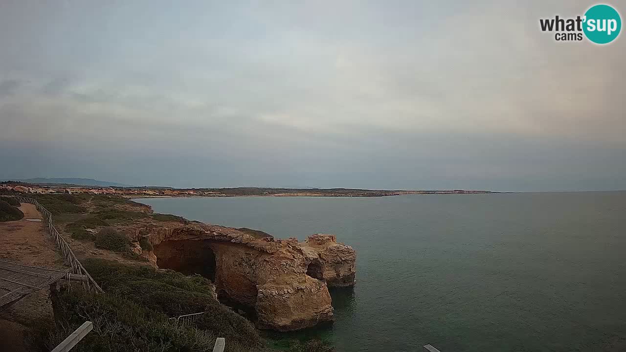 Spletna kamera v živo Plaža Putzu Idu – Arco di S’Architteddu – webcam Oristano Sardinija – Italija