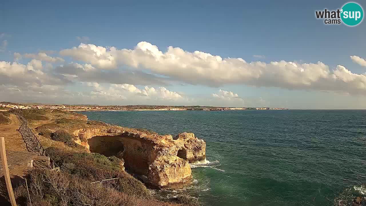 Spletna kamera v živo Plaža Putzu Idu – Arco di S’Architteddu – webcam Oristano Sardinija – Italija