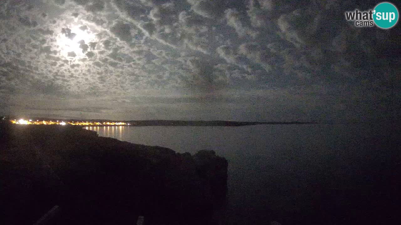 Spletna kamera v živo Plaža Putzu Idu – Arco di S’Architteddu – webcam Oristano Sardinija – Italija