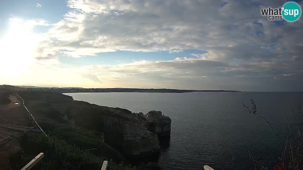 Spletna kamera v živo Plaža Putzu Idu – Arco di S’Architteddu – webcam Oristano Sardinija – Italija