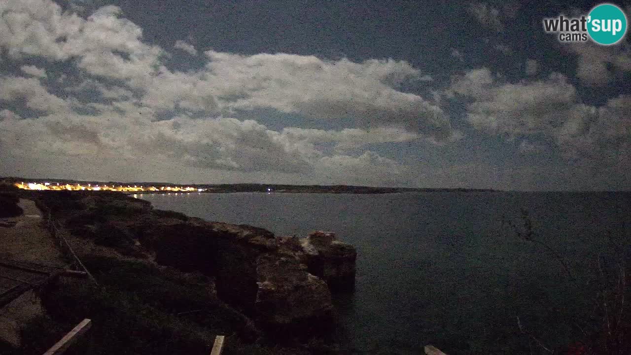 Spletna kamera v živo Plaža Putzu Idu – Arco di S’Architteddu – webcam Oristano Sardinija – Italija