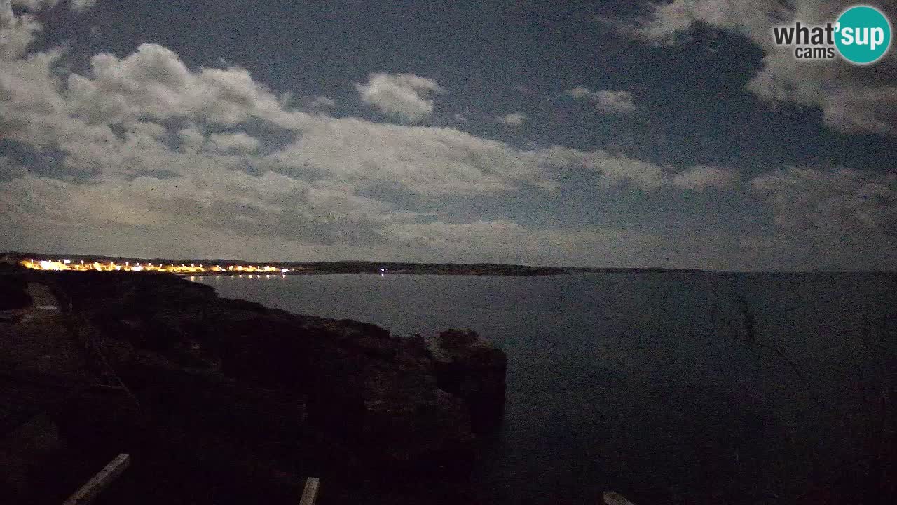 Spletna kamera v živo Plaža Putzu Idu – Arco di S’Architteddu – webcam Oristano Sardinija – Italija