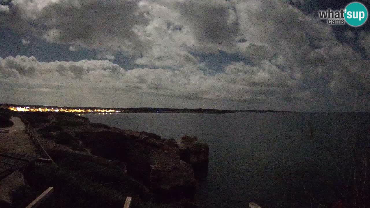 Spletna kamera v živo Plaža Putzu Idu – Arco di S’Architteddu – webcam Oristano Sardinija – Italija