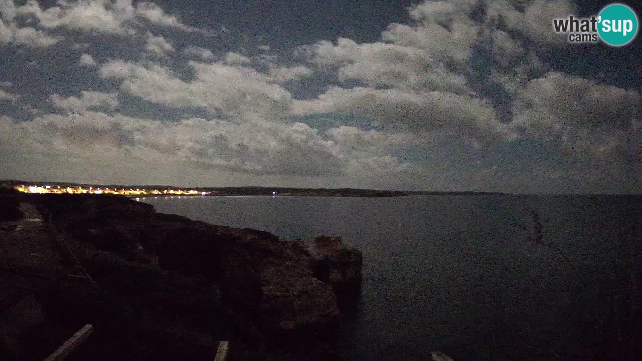 Spletna kamera v živo Plaža Putzu Idu – Arco di S’Architteddu – webcam Oristano Sardinija – Italija