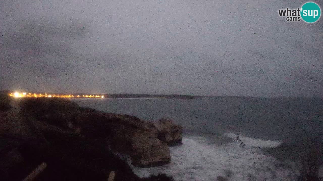 Spletna kamera v živo Plaža Putzu Idu – Arco di S’Architteddu – webcam Oristano Sardinija – Italija