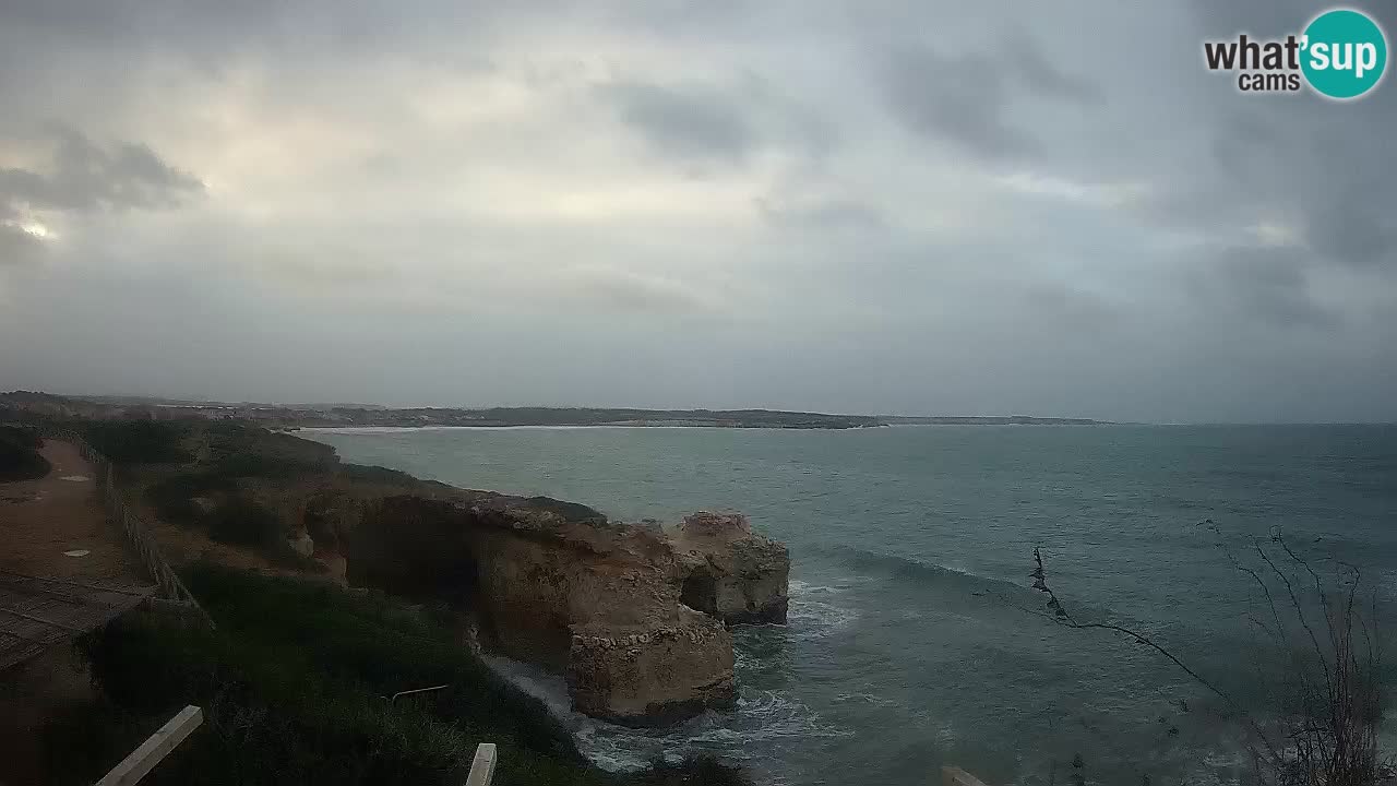 Spletna kamera v živo Plaža Putzu Idu – Arco di S’Architteddu – webcam Oristano Sardinija – Italija