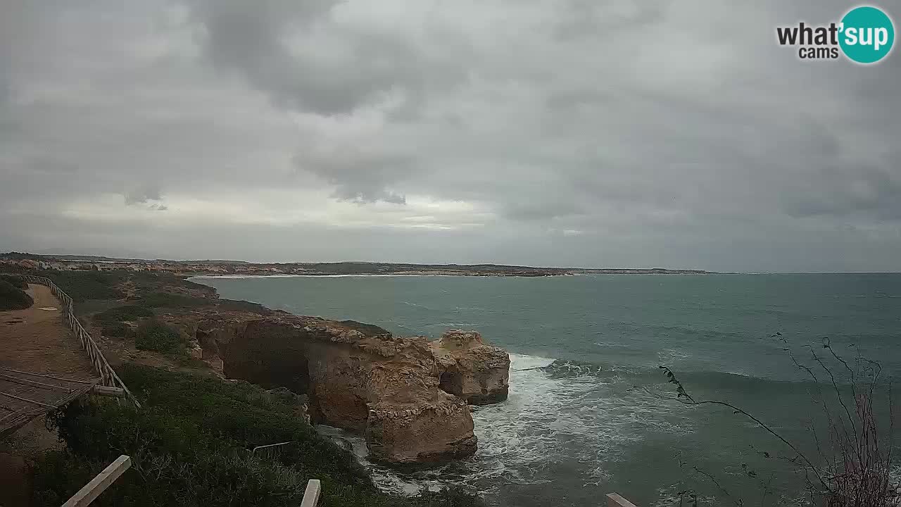 Spletna kamera v živo Plaža Putzu Idu – Arco di S’Architteddu – webcam Oristano Sardinija – Italija