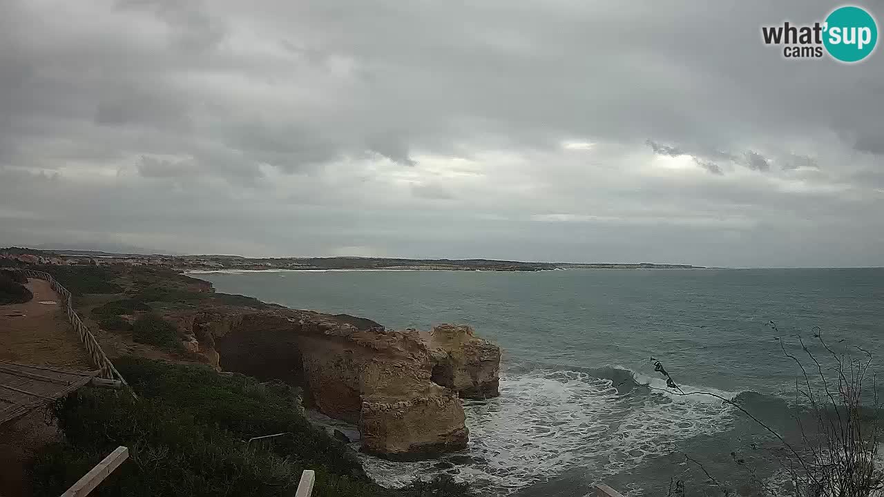 Spletna kamera v živo Plaža Putzu Idu – Arco di S’Architteddu – webcam Oristano Sardinija – Italija