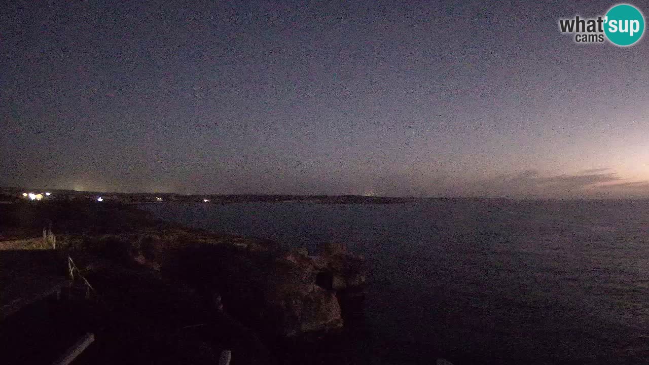 Spletna kamera v živo Plaža Putzu Idu – Arco di S’Architteddu – webcam Oristano Sardinija – Italija