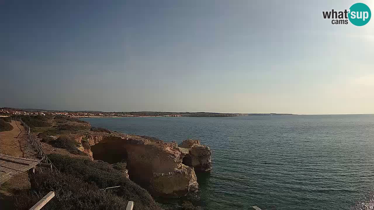 Spletna kamera v živo Plaža Putzu Idu – Arco di S’Architteddu – webcam Oristano Sardinija – Italija