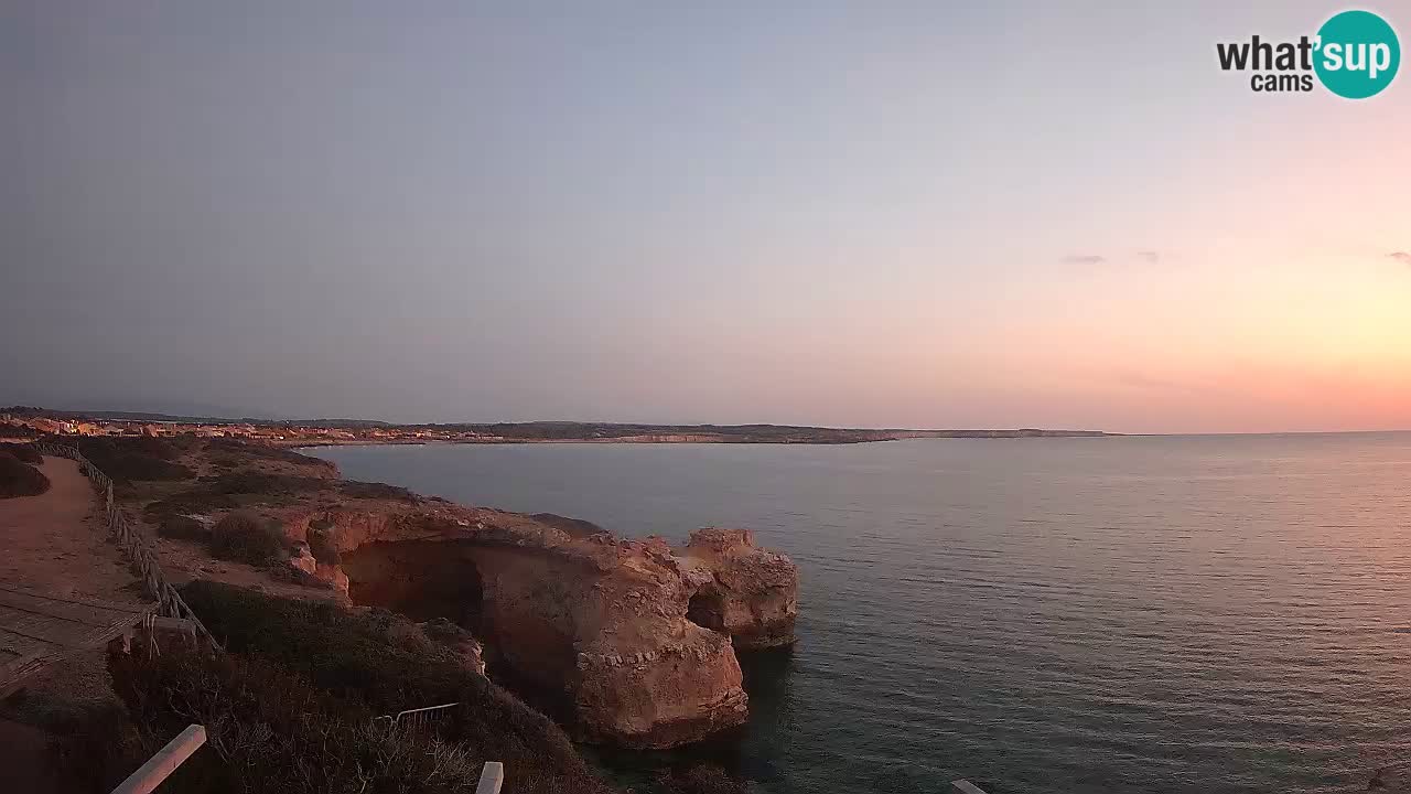 Spletna kamera v živo Plaža Putzu Idu – Arco di S’Architteddu – webcam Oristano Sardinija – Italija