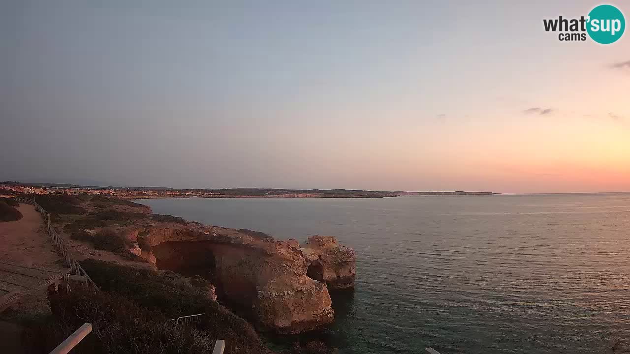 Spletna kamera v živo Plaža Putzu Idu – Arco di S’Architteddu – webcam Oristano Sardinija – Italija