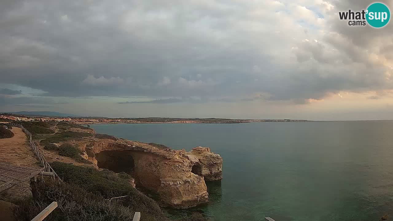 Spletna kamera v živo Plaža Putzu Idu – Arco di S’Architteddu – webcam Oristano Sardinija – Italija