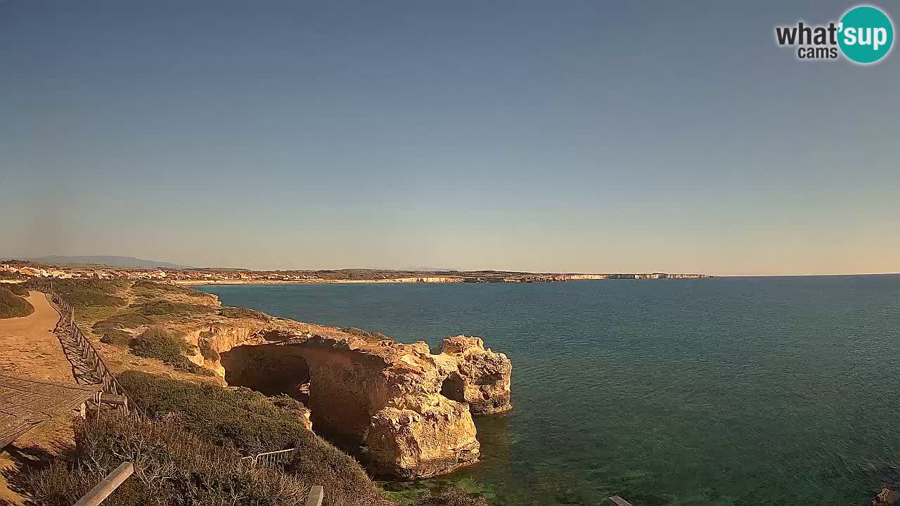 Spletna kamera v živo Plaža Putzu Idu – Arco di S’Architteddu – webcam Oristano Sardinija – Italija