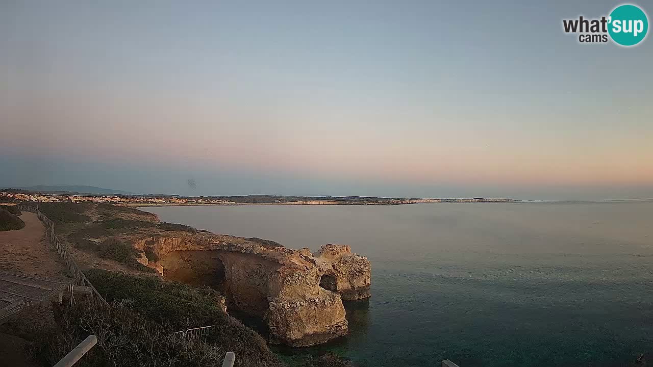 Spletna kamera v živo Plaža Putzu Idu – Arco di S’Architteddu – webcam Oristano Sardinija – Italija