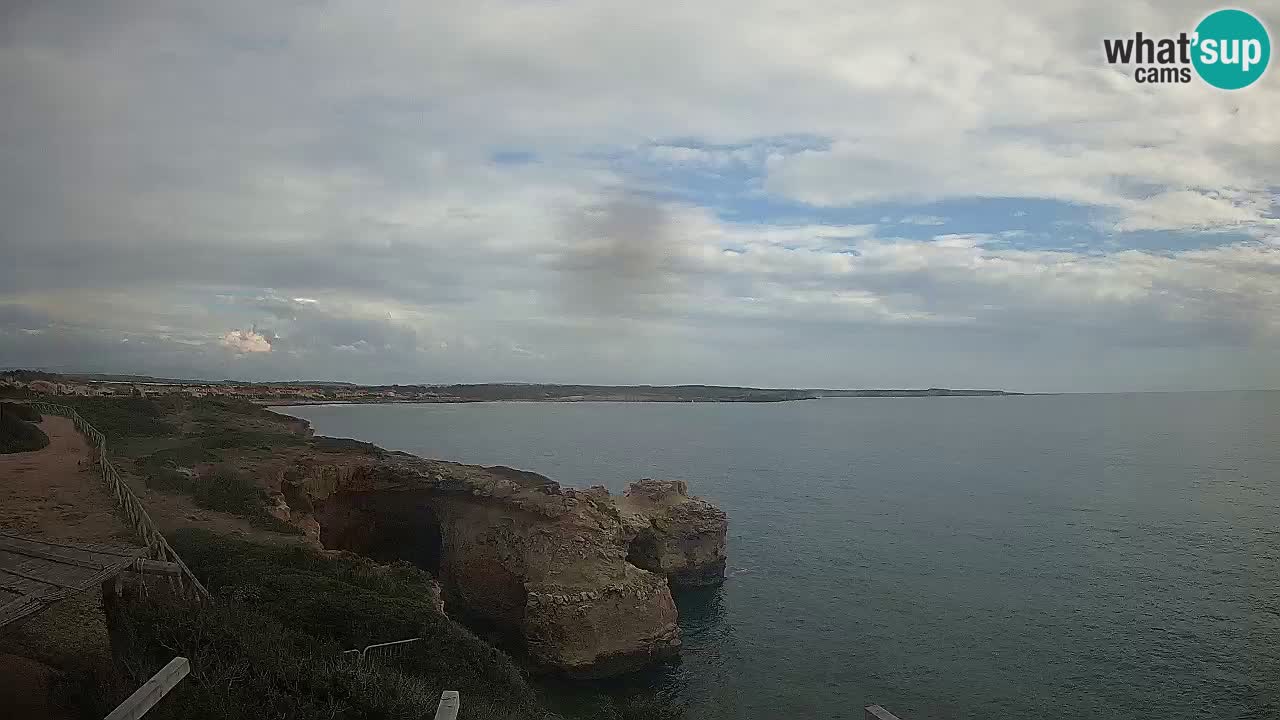 Spletna kamera v živo Plaža Putzu Idu – Arco di S’Architteddu – webcam Oristano Sardinija – Italija