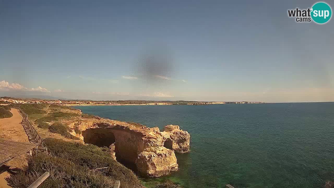 Spletna kamera v živo Plaža Putzu Idu – Arco di S’Architteddu – webcam Oristano Sardinija – Italija