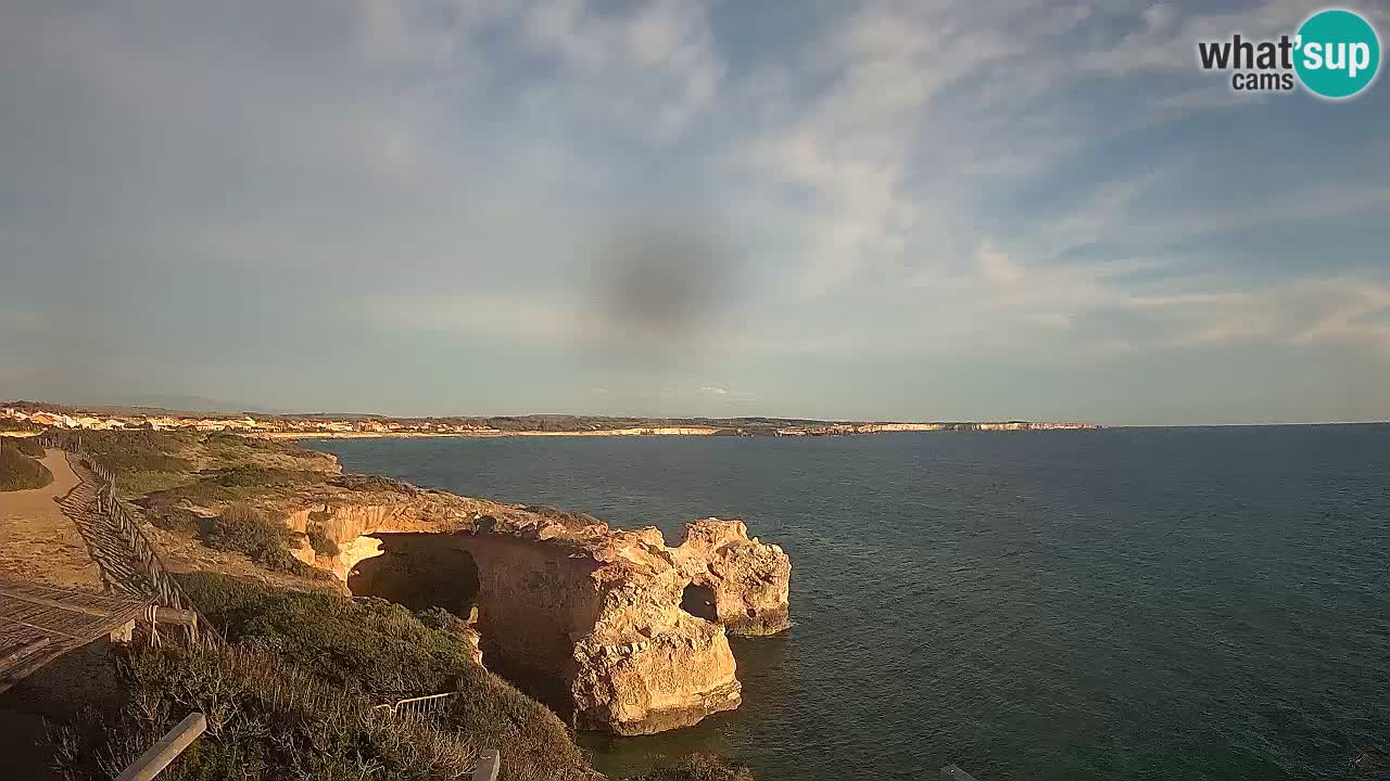 Spletna kamera v živo Plaža Putzu Idu – Arco di S’Architteddu – webcam Oristano Sardinija – Italija