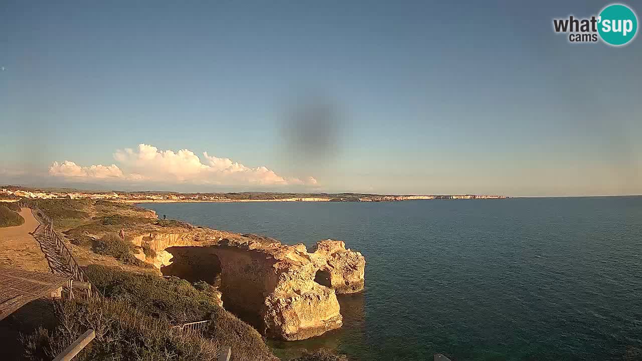 Spletna kamera v živo Plaža Putzu Idu – Arco di S’Architteddu – webcam Oristano Sardinija – Italija