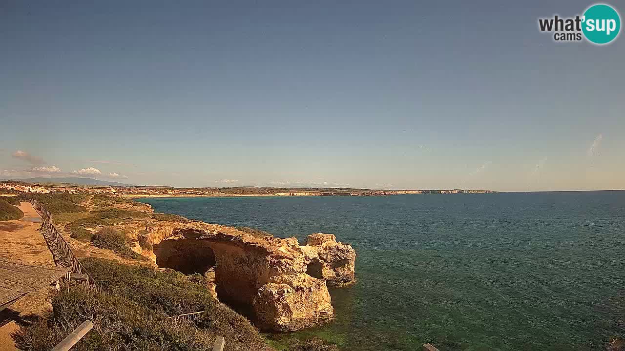 Spletna kamera v živo Plaža Putzu Idu – Arco di S’Architteddu – webcam Oristano Sardinija – Italija