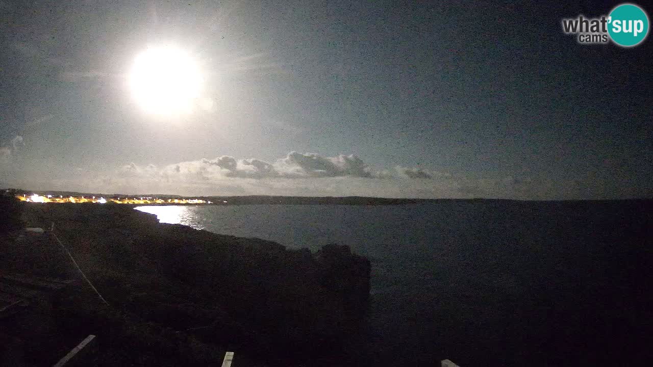Spletna kamera v živo Plaža Putzu Idu – Arco di S’Architteddu – webcam Oristano Sardinija – Italija