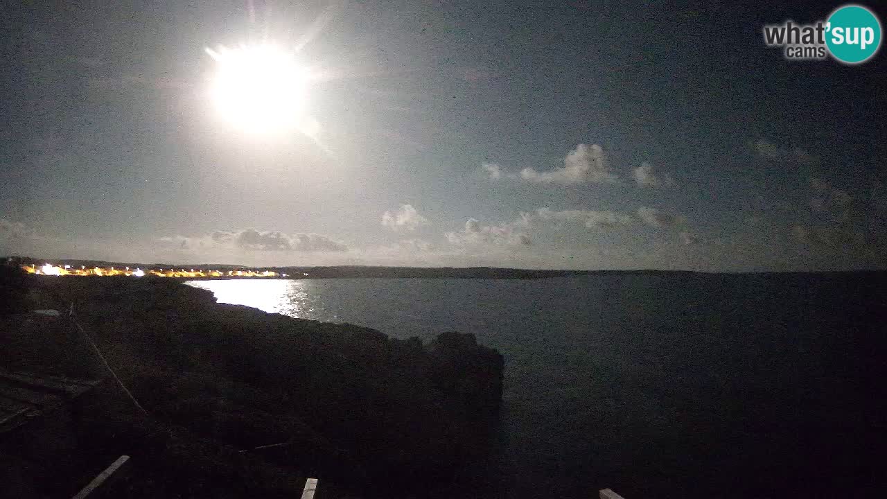 Spletna kamera v živo Plaža Putzu Idu – Arco di S’Architteddu – webcam Oristano Sardinija – Italija