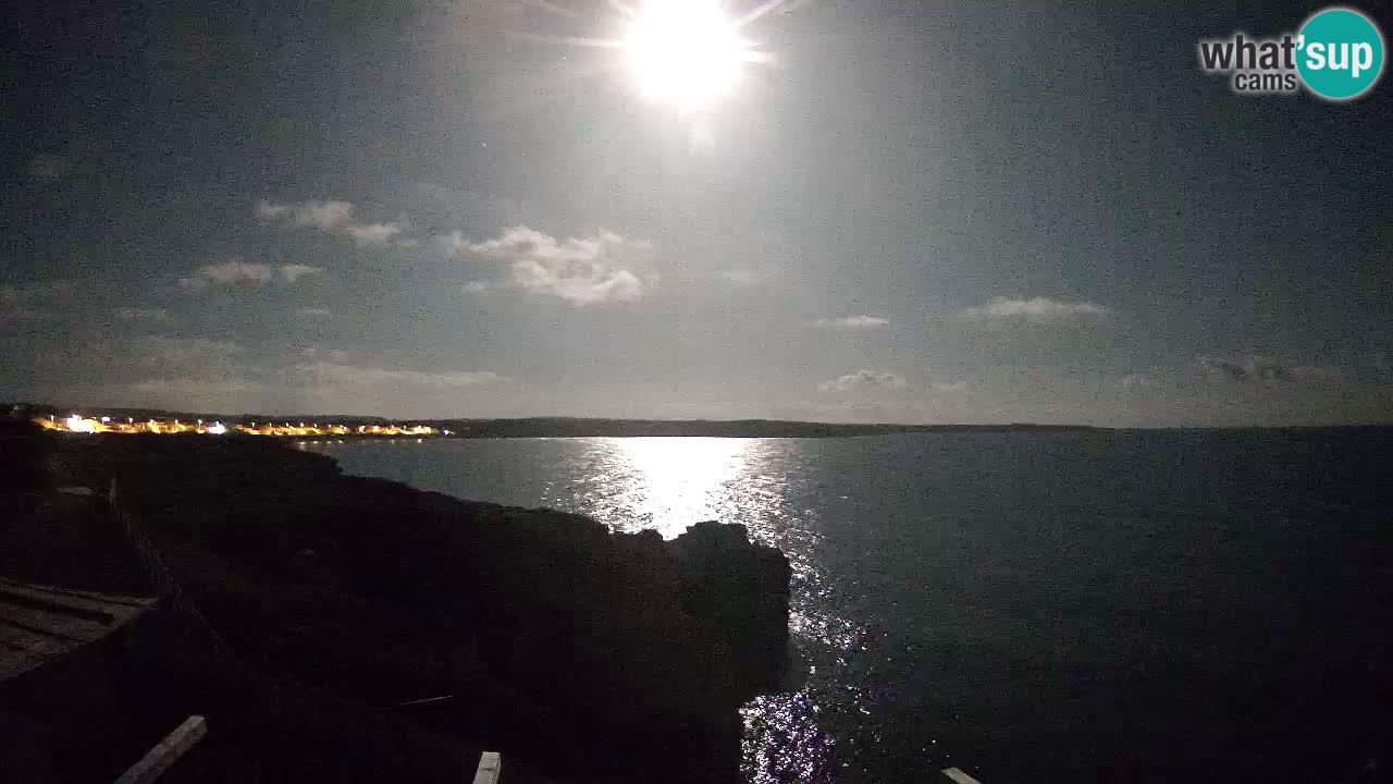 Spletna kamera v živo Plaža Putzu Idu – Arco di S’Architteddu – webcam Oristano Sardinija – Italija