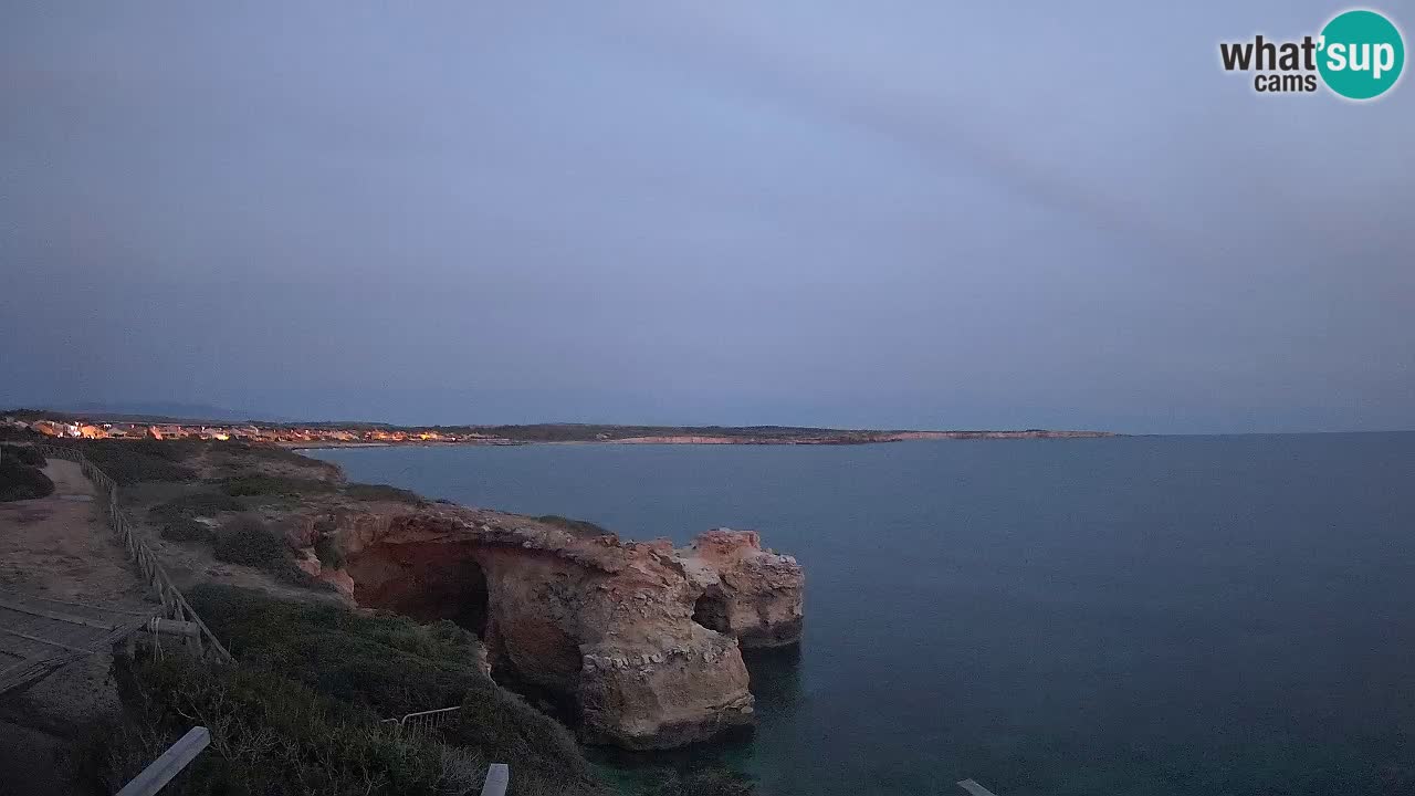 Spletna kamera v živo Plaža Putzu Idu – Arco di S’Architteddu – webcam Oristano Sardinija – Italija