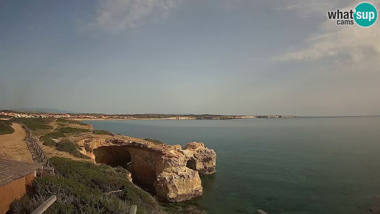 Spletna kamera v živo Plaža Putzu Idu – Arco di S’Architteddu – webcam Oristano Sardinija – Italija