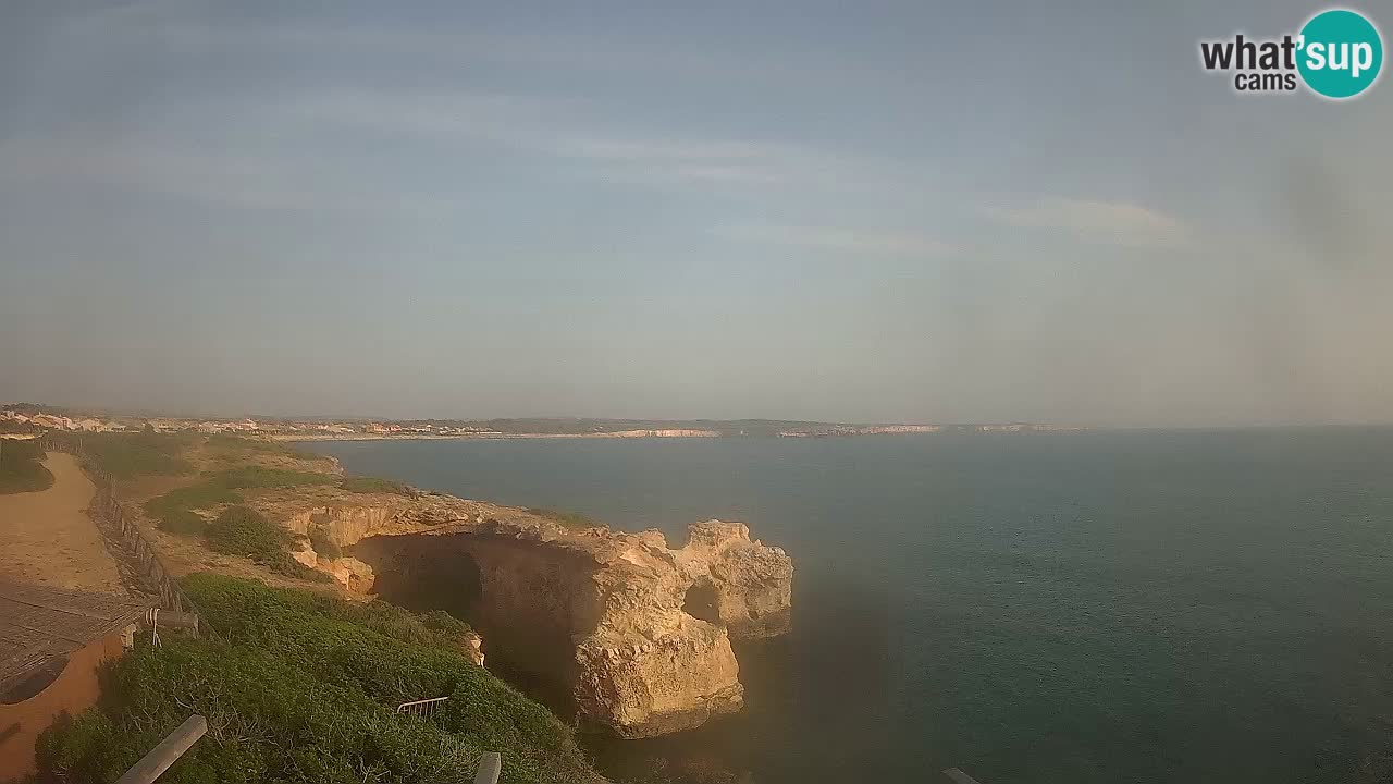 Spletna kamera v živo Plaža Putzu Idu – Arco di S’Architteddu – webcam Oristano Sardinija – Italija