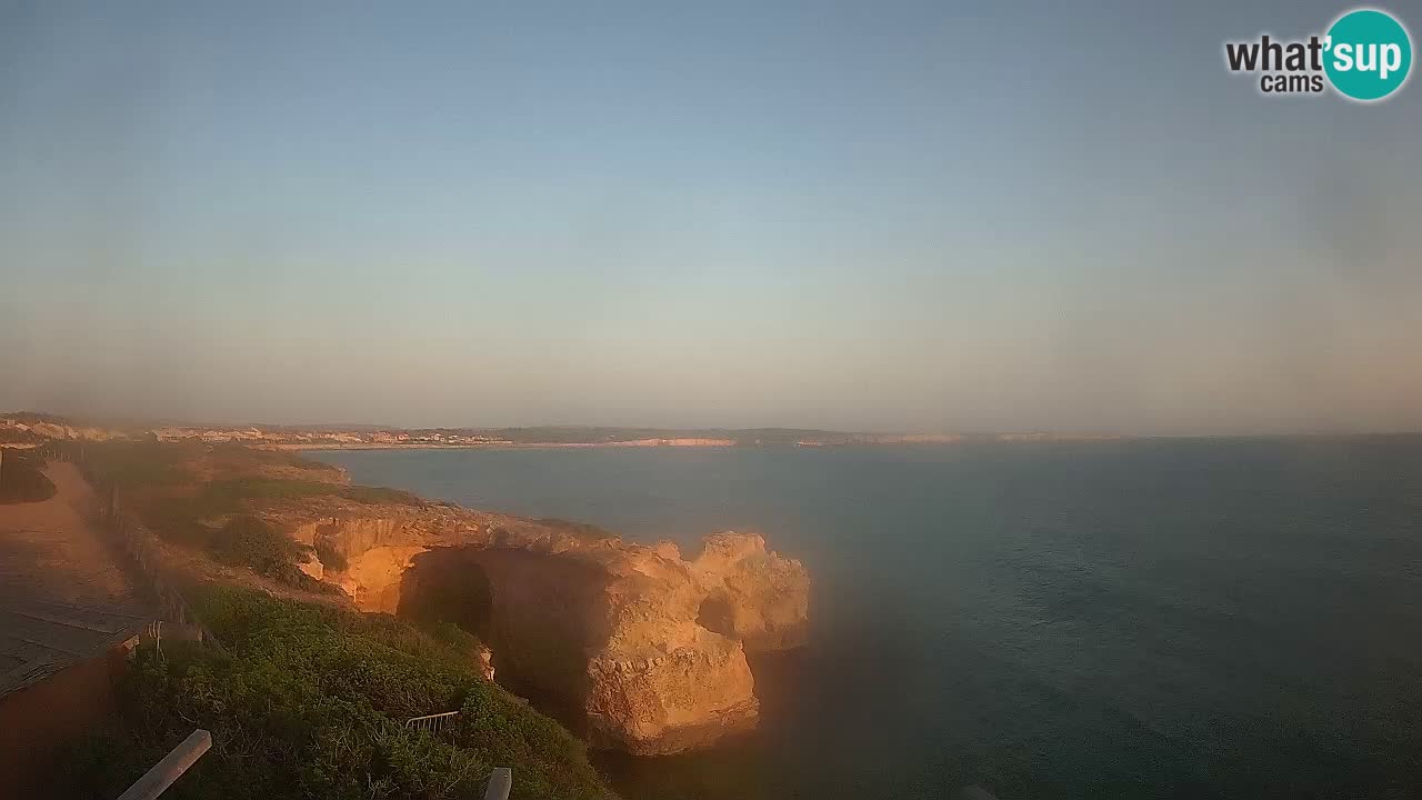 Spletna kamera v živo Plaža Putzu Idu – Arco di S’Architteddu – webcam Oristano Sardinija – Italija