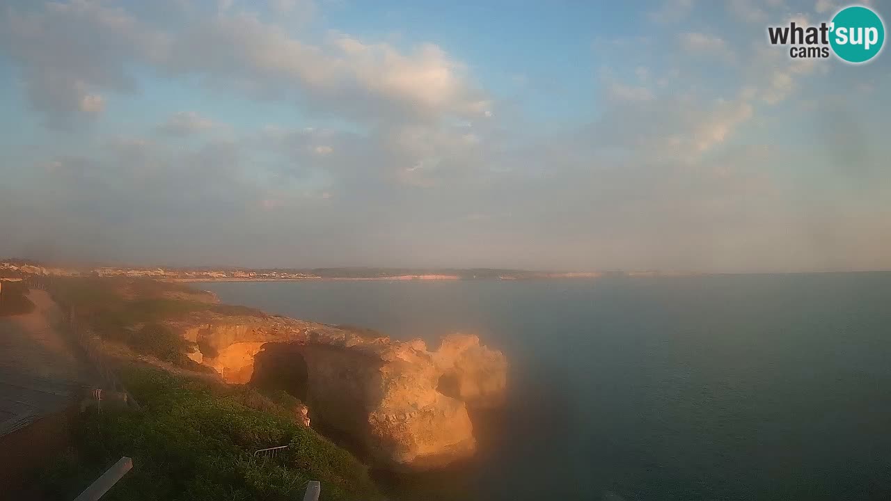 Spletna kamera v živo Plaža Putzu Idu – Arco di S’Architteddu – webcam Oristano Sardinija – Italija