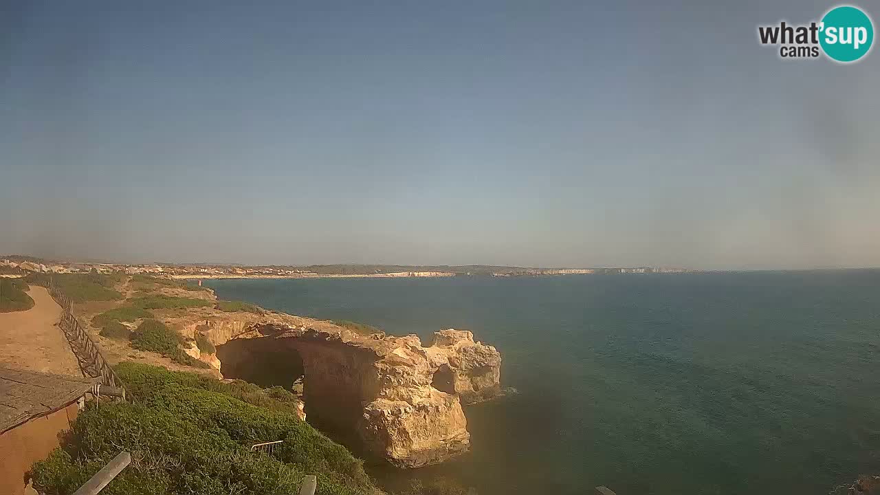 Spletna kamera v živo Plaža Putzu Idu – Arco di S’Architteddu – webcam Oristano Sardinija – Italija
