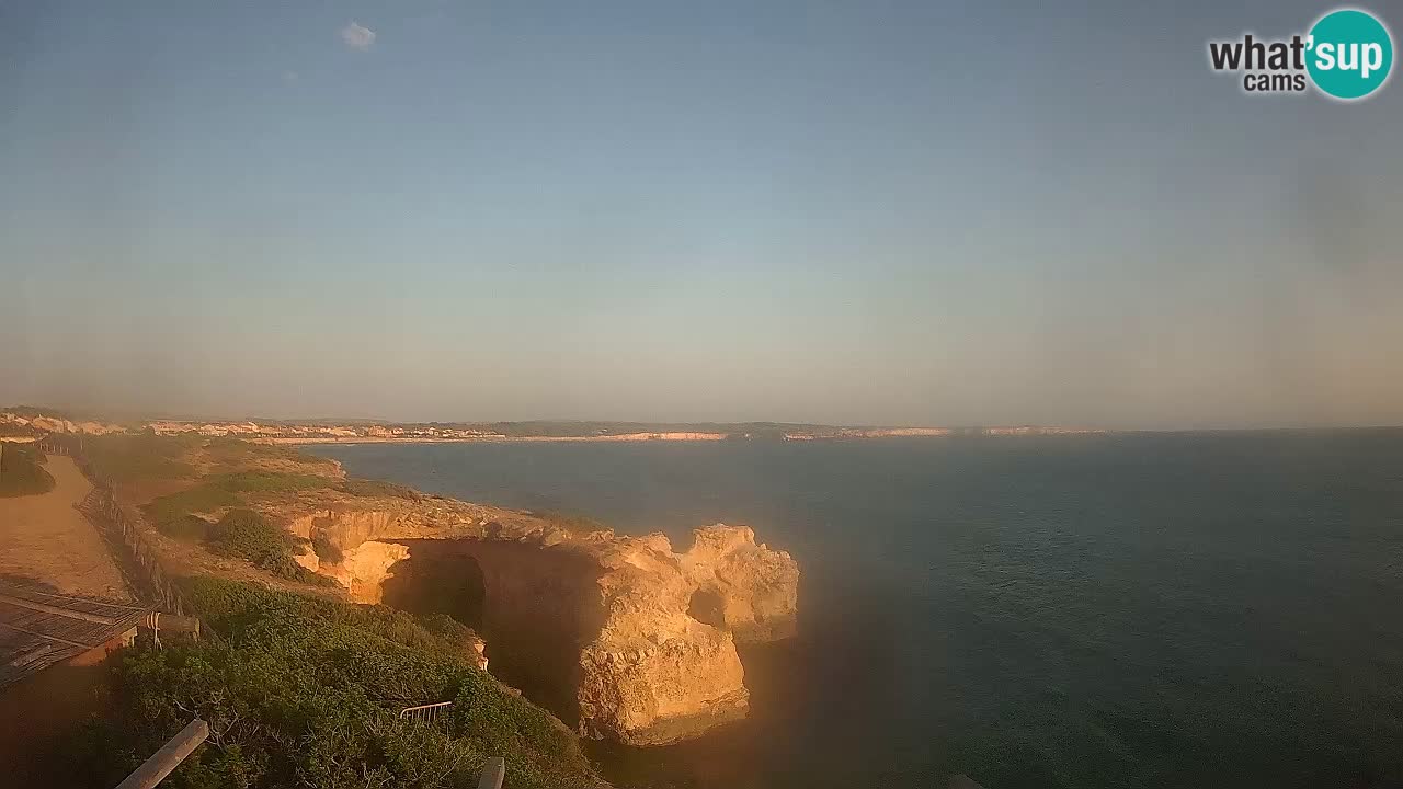Spletna kamera v živo Plaža Putzu Idu – Arco di S’Architteddu – webcam Oristano Sardinija – Italija