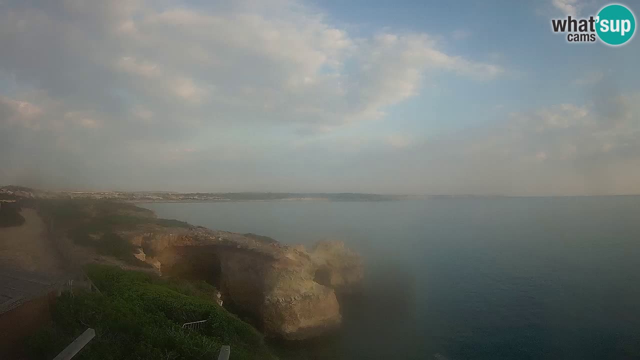 Spletna kamera v živo Plaža Putzu Idu – Arco di S’Architteddu – webcam Oristano Sardinija – Italija