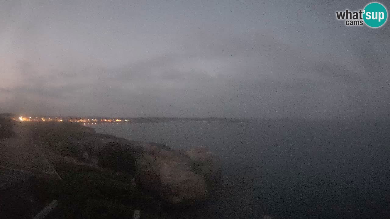 Spletna kamera v živo Plaža Putzu Idu – Arco di S’Architteddu – webcam Oristano Sardinija – Italija