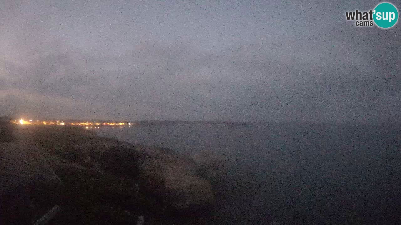 Spletna kamera v živo Plaža Putzu Idu – Arco di S’Architteddu – webcam Oristano Sardinija – Italija