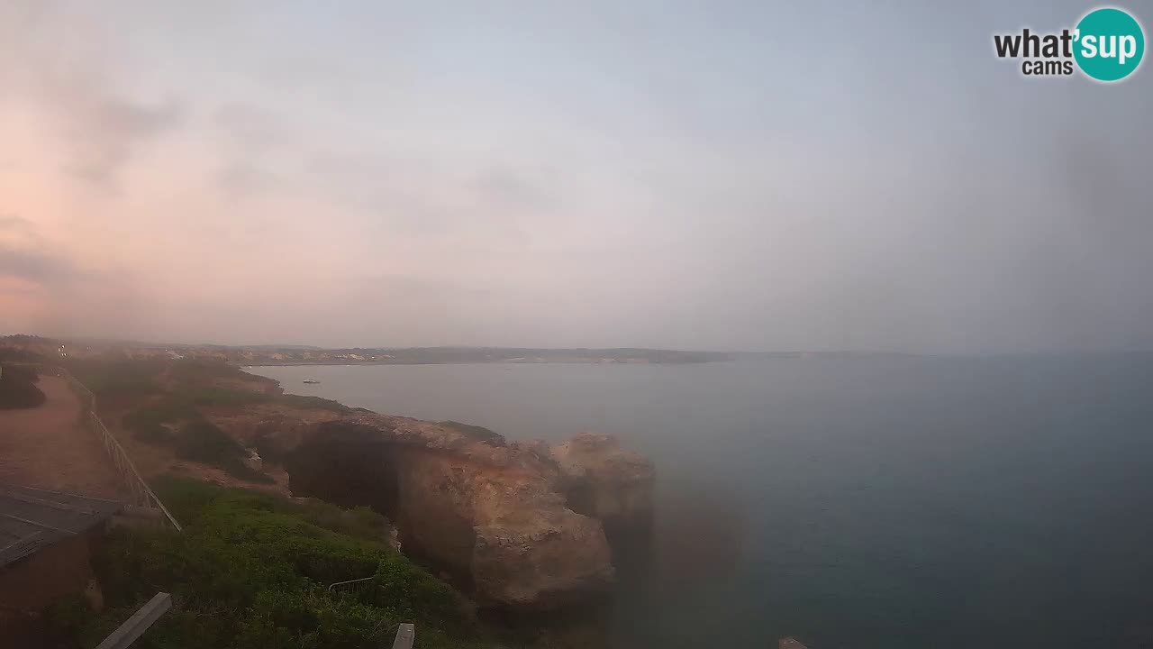 Spletna kamera v živo Plaža Putzu Idu – Arco di S’Architteddu – webcam Oristano Sardinija – Italija
