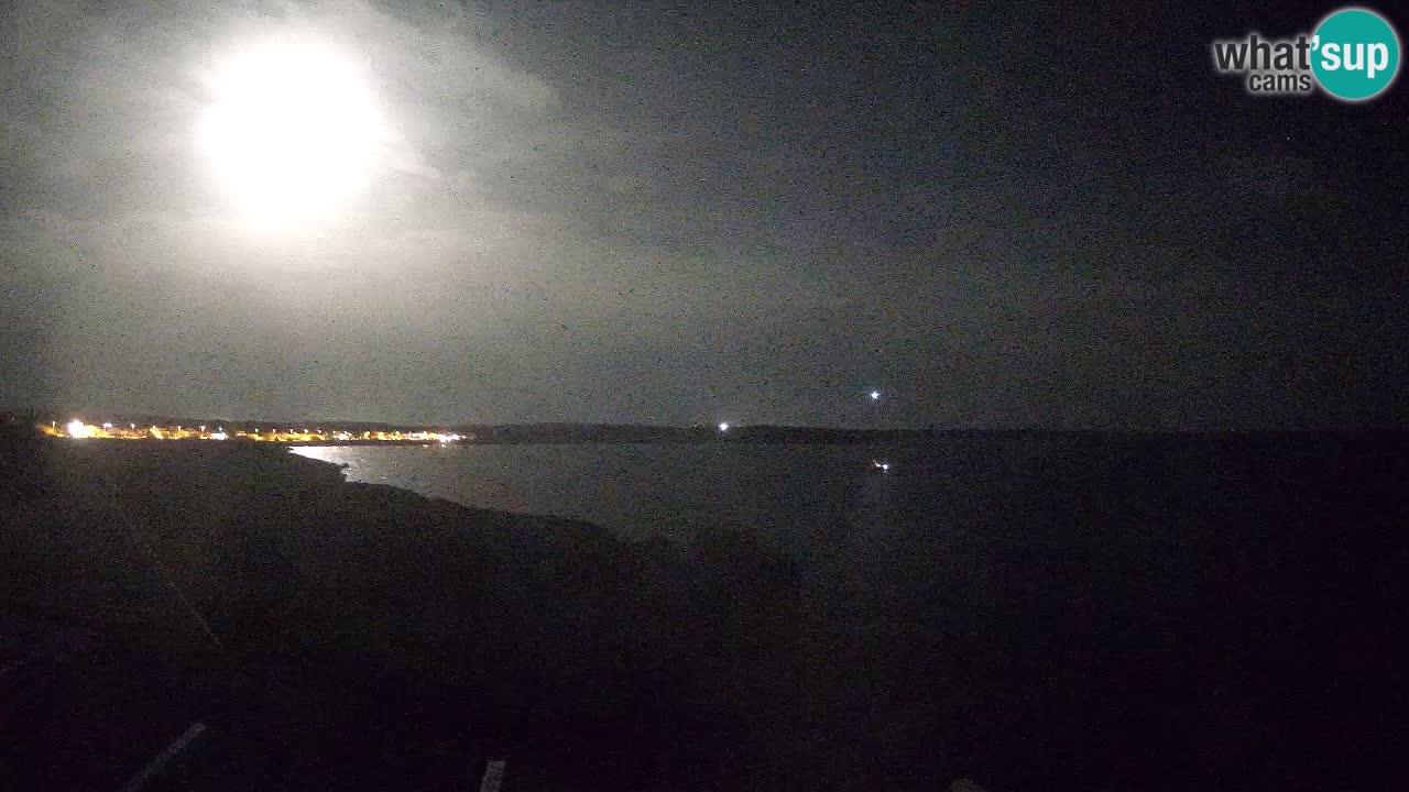 Spletna kamera v živo Plaža Putzu Idu – Arco di S’Architteddu – webcam Oristano Sardinija – Italija