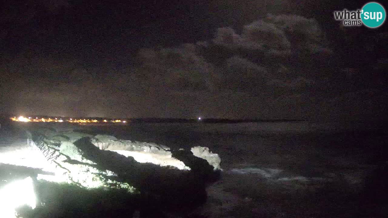 Spletna kamera v živo Plaža Putzu Idu – Arco di S’Architteddu – webcam Oristano Sardinija – Italija