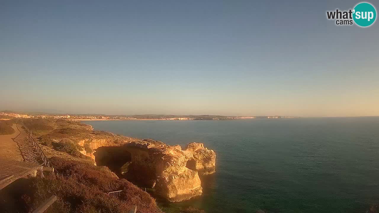 Spletna kamera v živo Plaža Putzu Idu – Arco di S’Architteddu – webcam Oristano Sardinija – Italija