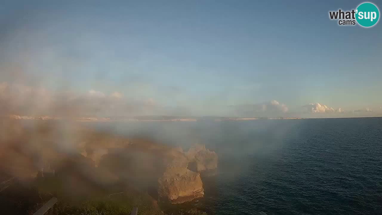 Spletna kamera v živo Plaža Putzu Idu – Arco di S’Architteddu – webcam Oristano Sardinija – Italija