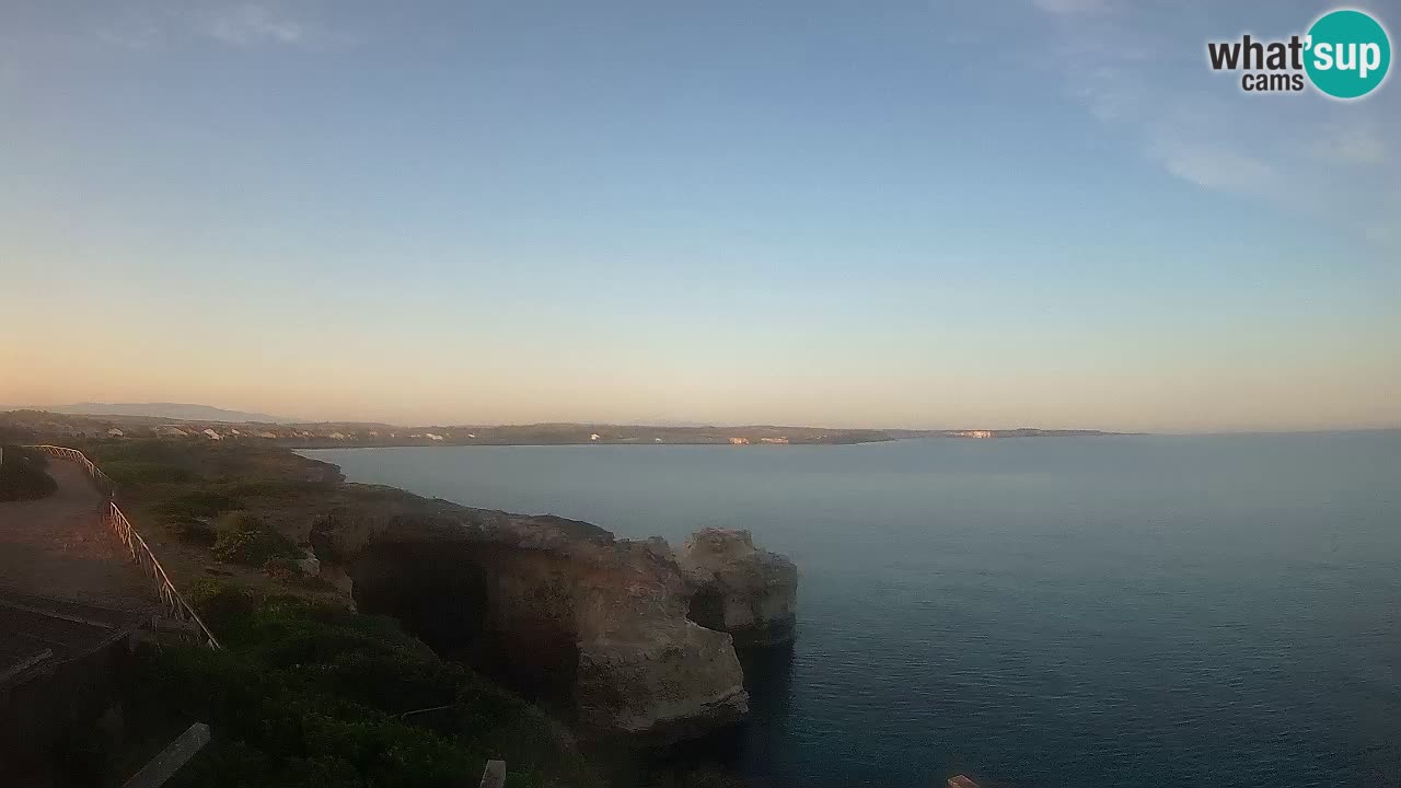 Spletna kamera v živo Plaža Putzu Idu – Arco di S’Architteddu – webcam Oristano Sardinija – Italija